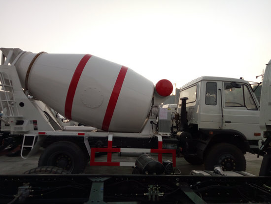 東風(fēng)5-7方混凝土攪拌運(yùn)輸車(chē)