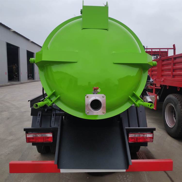 東風福瑞卡5方小型吸污車